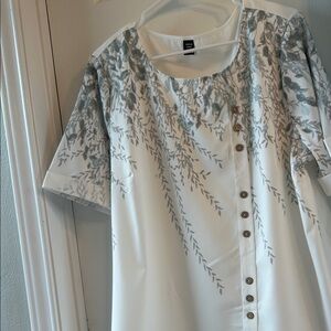 SHEIN White and Gray Leaf Print Top